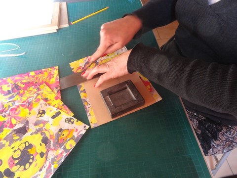 papiers marbrés faits mains