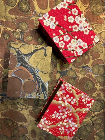 boîte tissu et papiers marbrés